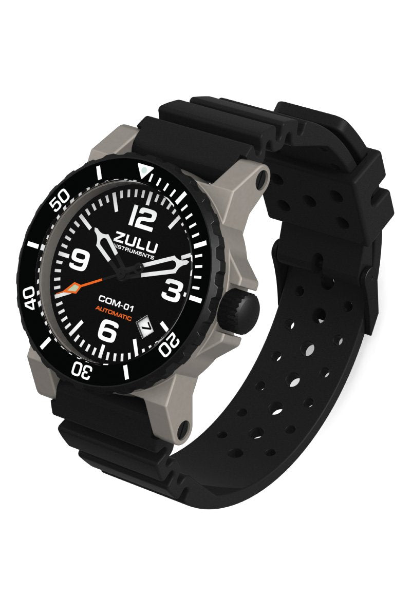 COM-01 Automatic - Stainless - Perspective